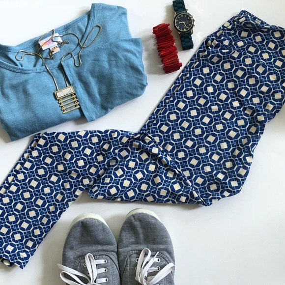 LuLaRoe Tops - ☃️HOST PICK💖 LuLaRoe XXS irma & os leggings set